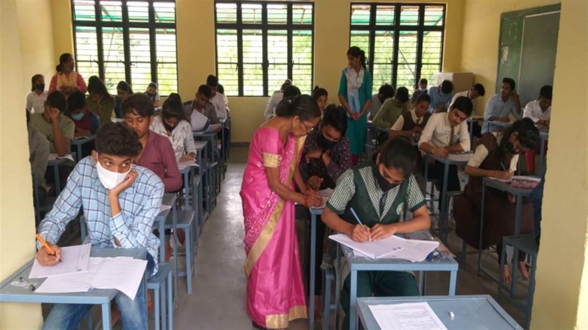 Madhya Pradesh News : मप्र बोर्ड बारहवीं की पूरक परीक्षा सोमवार हुई, 10वीं की कल से